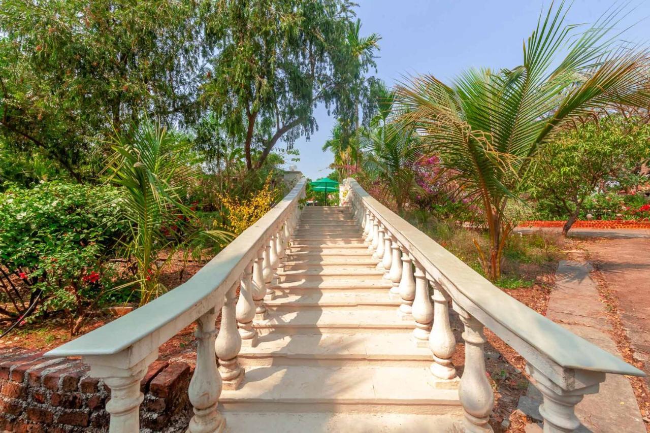 Stayvista'S Casa Palmera - Pet-Friendly Villa With Pool, Garden With Gazebo, And Indoor & Outdoor Games Alībāg Exteriér fotografie